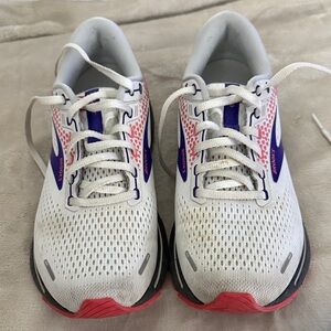 Brooks Ghost size 9